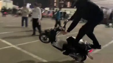 Srážka skútraře s motorkářem
