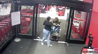 Zlodějka vyproštěna z vraku po honičce v jižní Kalifornii