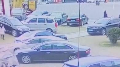 Chlapec odpálil petardu, což způsobilo masivní výbuch metanu na parkovišti