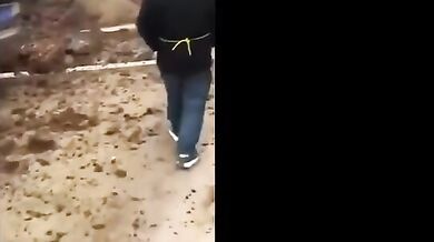 Chlapec odpálil petardu, což způsobilo masivní výbuch metanu na parkovišti