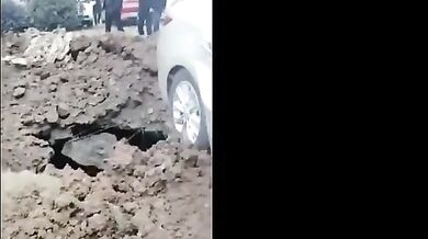 Chlapec odpálil petardu, což způsobilo masivní výbuch metanu na parkovišti