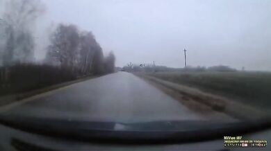 Dopad rakety blízko projíždějícího vozidla