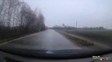 Dopad rakety blízko projíždějícího vozidla