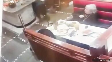 Muž zraněn troskami letadla při nehodě ve Filadelfii