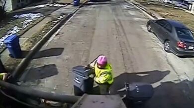 Výbuch v popelářském voze v Ohiu málem způsobil tragédii