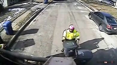 Výbuch v popelářském voze v Ohiu málem způsobil tragédii