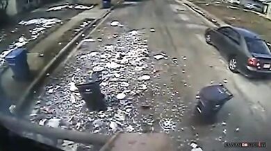 Výbuch v popelářském voze v Ohiu málem způsobil tragédii