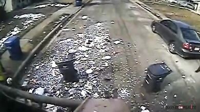 Výbuch v popelářském voze v Ohiu málem způsobil tragédii