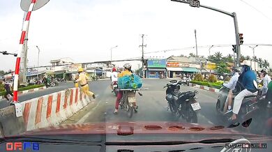Policista upozornil motorkáře na chybějící helmu a našel drogy
