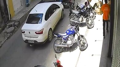 Řidič ve vysoké rychlosti zabil ženu na motorce