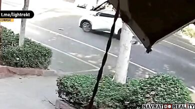 Ztráta kontroly nad vozidlem skončila srážkou ženy na skútru