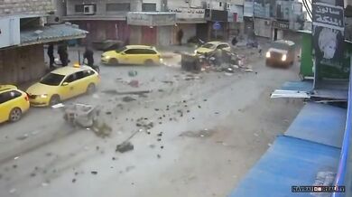 Izraelský vojenský náklaďák narazil do stánku prodejce v Tulkarmu