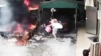 Chlapec v Číně zapálil polystyren, když si hrál se zapalovačem