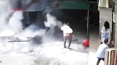 Chlapec v Číně zapálil polystyren, když si hrál se zapalovačem