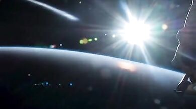 Jak vypadá západ slunce z vesmíru