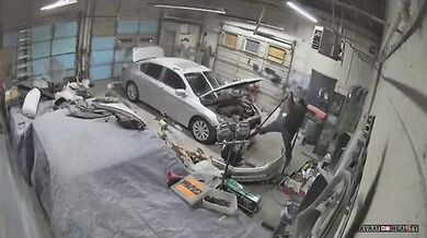 Pracovní nehoda v autoservisu