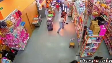 Mobilní telefon explodoval ženě v kapse v supermarketu