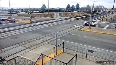 Nehoda v Utahu: Jeep skončil na kolejích a srazil se s vlakem