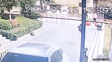 Dítě jen o vlásek přežilo přejetí vozem SUV