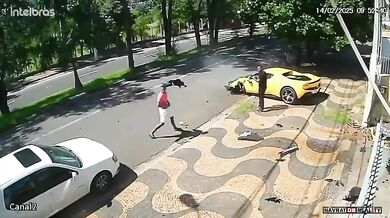 Luxusní Ferrari za miliony havarovalo v Brazílii