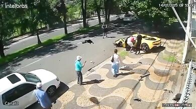 Luxusní Ferrari za miliony havarovalo v Brazílii