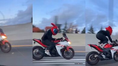 Nepovedená frajeřinka na motorce