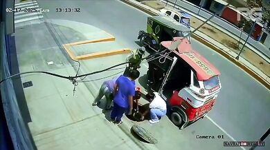 Žena zmizela v kanále po vystoupení z mototaxi