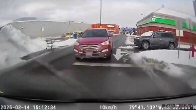 Líný řidič odmítl odstranit sníh z čelního skla