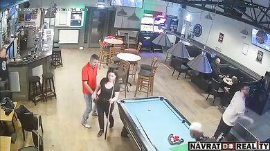 Opilec si sáhl na špatný zadek