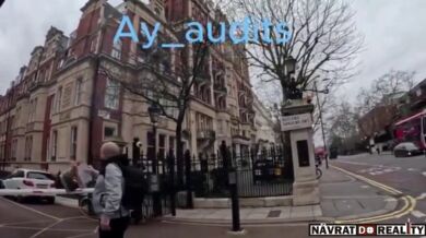 Muž spálil Korán před tureckým velvyslanectvím v Londýně