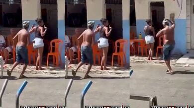 Starší muži rozptýlený pěkným zadečkem