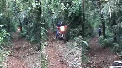 Pokus o jízdu na krosce do prudkého kopce