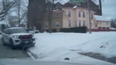 Podezřelý zatčen po honičce a nabourání policejních vozidel v Toledu