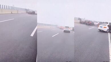 Hromadná nehoda více než 100 aut na mostě v Číně