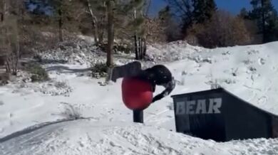 Bolestivý trik na snowboardu