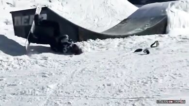 Bolestivý trik na snowboardu