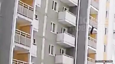 Záchrana dítěte na balkoně