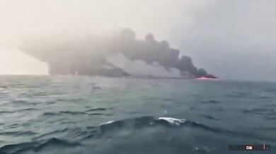 Tanker s palivem pro americkou armádu hoří u britského pobřeží po srážce s nákladní lodí