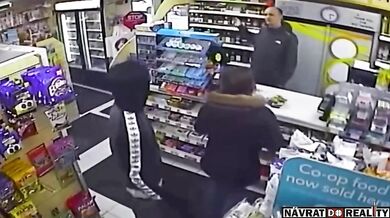 Zákaznice nakopala zadek zločinci, který se snažil vykrást obchod