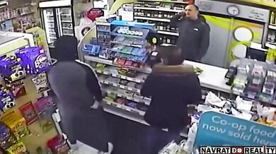 Zákaznice nakopala zadek zločinci, který se snažil vykrást obchod