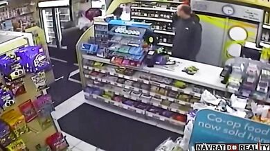 Zákaznice nakopala zadek zločinci, který se snažil vykrást obchod