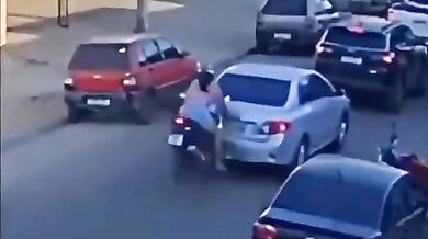 Nebezpečí spojená s používáním mobilního telefonu na motocyklu