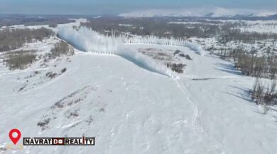 Odstřelování ledu kvůli uvolnění zamrzlých řek