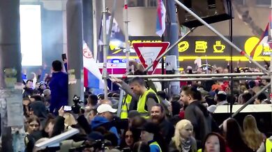 Srbsko popírá použití sonické zbraně proti demonstrantům