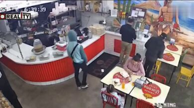 Zloději ukradli celou pokladnu z taco bistra v Bellflower