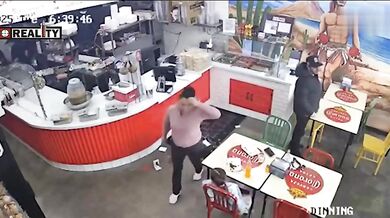 Zloději ukradli celou pokladnu z taco bistra v Bellflower