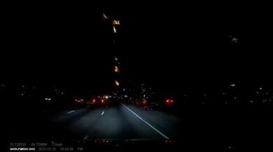 Řidič se jen těsně vyhnul zásahu bleskem