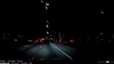 Řidič se jen těsně vyhnul zásahu bleskem