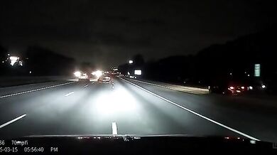 Řidič se jen těsně vyhnul zásahu bleskem