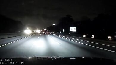 Řidič se jen těsně vyhnul zásahu bleskem